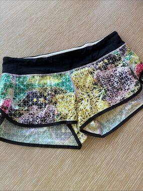 lululemon athletica Women's Multicolor Geometric Floral Athletic Shorts